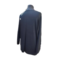 Wieczorowa czarna bluzka z koronką i haftowanymi kwiatami